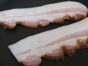 Запеканка из бекона и зеленых помидоров