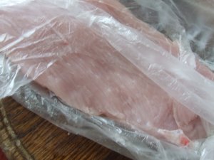 Рулетики из индейки с сыром и грушами