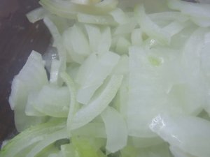 Увеличить Салат из телятины с луком и огурцом