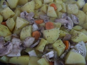 Увеличить Картофель, тушенный с луком и грибами