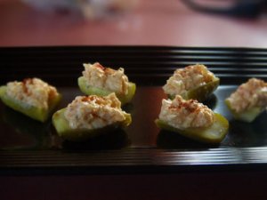 Увеличить ОГУРЦЫ, ФАРШИРОВАННЫЕ СЫРОМ