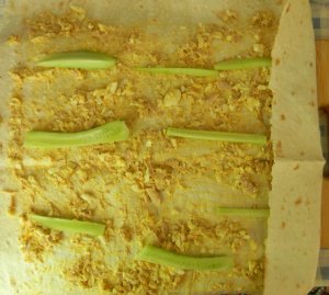 Увеличить Рулет из лаваша с тунцом и огурцами