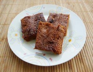 Брауни с изюмом и печеньем