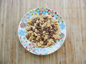 Брауни с изюмом и печеньем