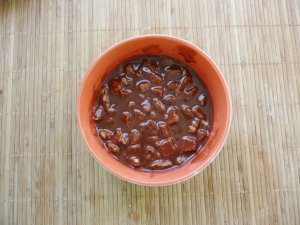 Брауни с изюмом и печеньем