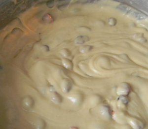 Увеличить Пирог с орехами, вишней и ириской