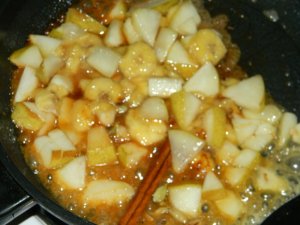 Увеличить Блины с карамелизированными фруктами и творогом