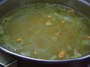 Суп на курином бульоне с клецками