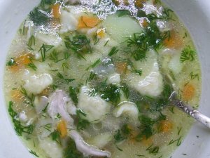 Суп на курином бульоне с клецками
