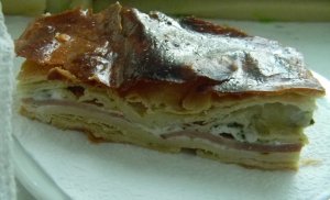 Увеличить Слоеный пирог с ветчиной и яйцами