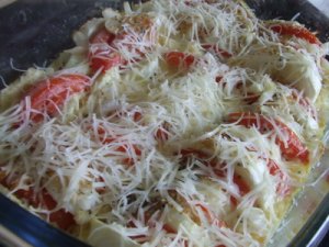 Кабачки, запеченные с помидорами в сливках и яйце