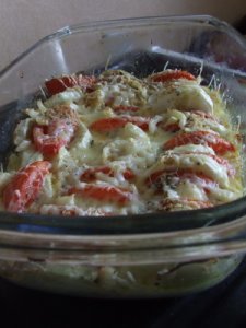 Кабачки, запеченные с помидорами в сливках и яйце