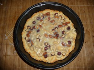Увеличить Пирог с орехами, ириской и шоколадом