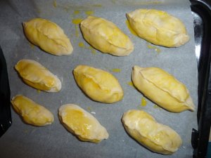 Бездрожжевые пирожки с курагой