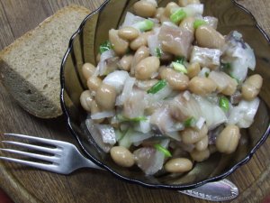 Увеличить Салат селедочный с фасолью