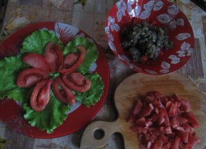 Увеличить Салат из помидоров и печеных баклажан