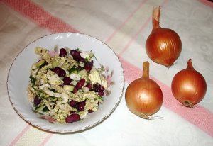 Cалат из савойской капусты и фасоли
